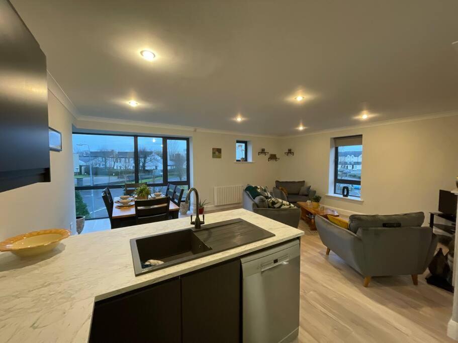 Entire Apartment , Centre Carrick on Shannon Esterno foto